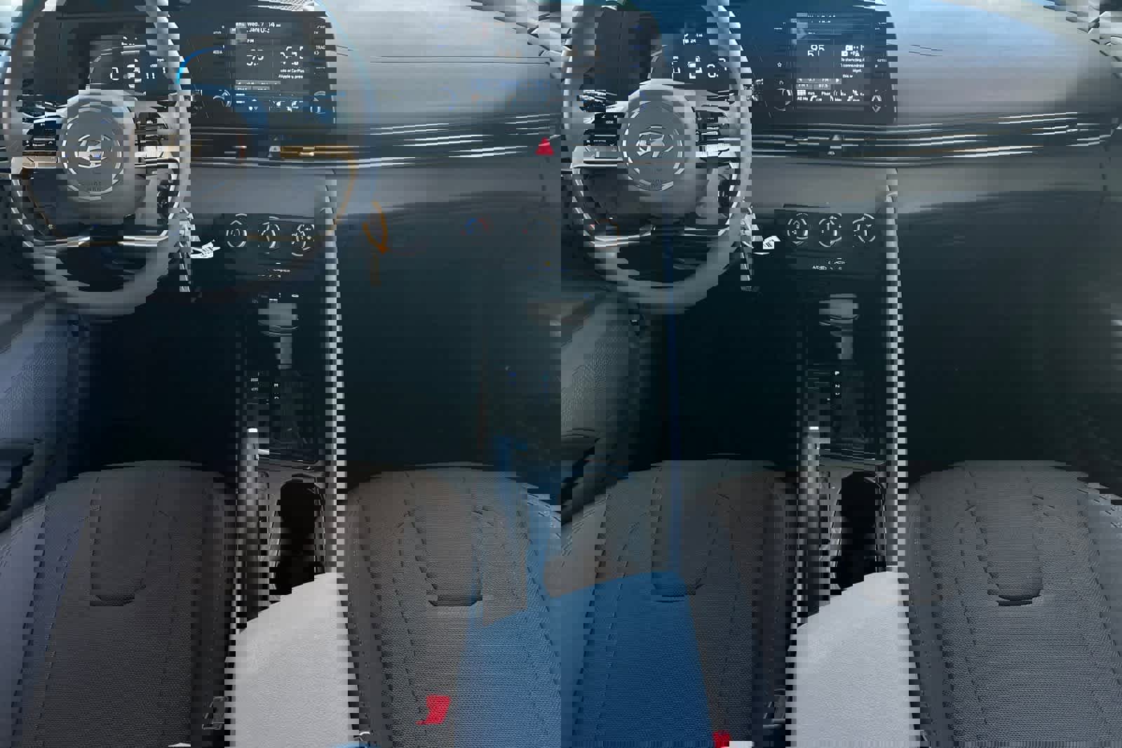 Used 2025 Hyundai Elantra SE image 4