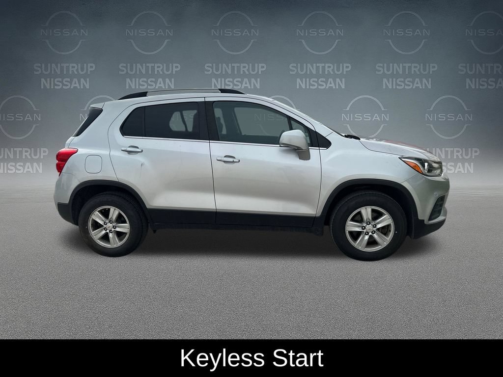 Used 2017 Chevrolet Trax LT w/ LT Convenience Package AWD/4WD image 7