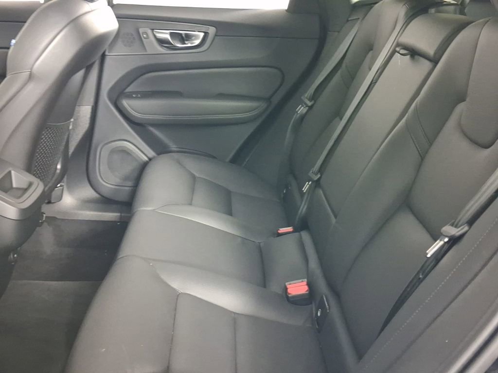 Certified 2025 Volvo XC60 B5 Plus AWD/4WD image 16