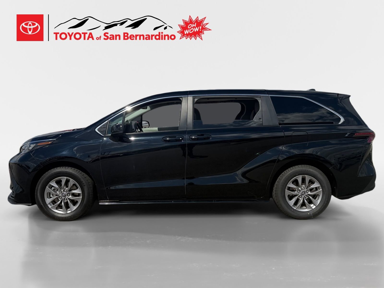 Certified 2024 Toyota Sienna LE image 2