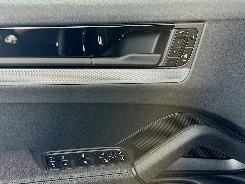 Certified 2026 Porsche Cayenne AWD/4WD image 20
