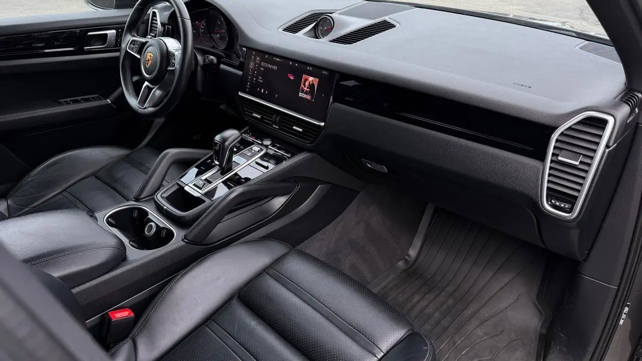 Used 2021 Porsche Cayenne image 30