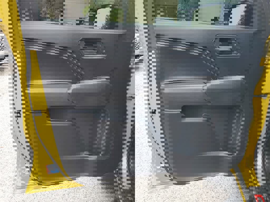 Used 2023 Chevrolet Colorado Trail Boss w/ Technology Package image 17