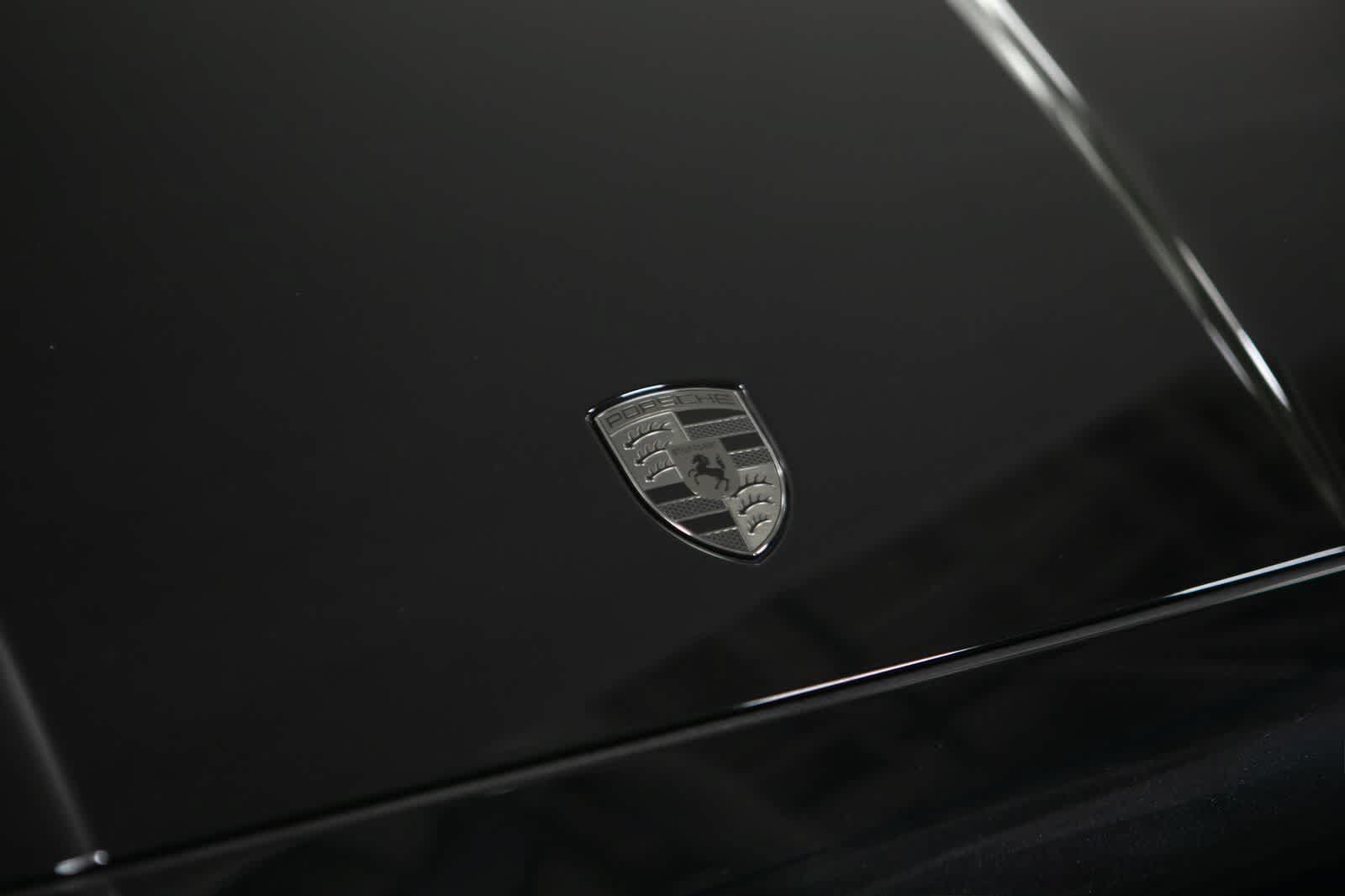 Certified 2025 Porsche Cayenne Turbo AWD/4WD image 17