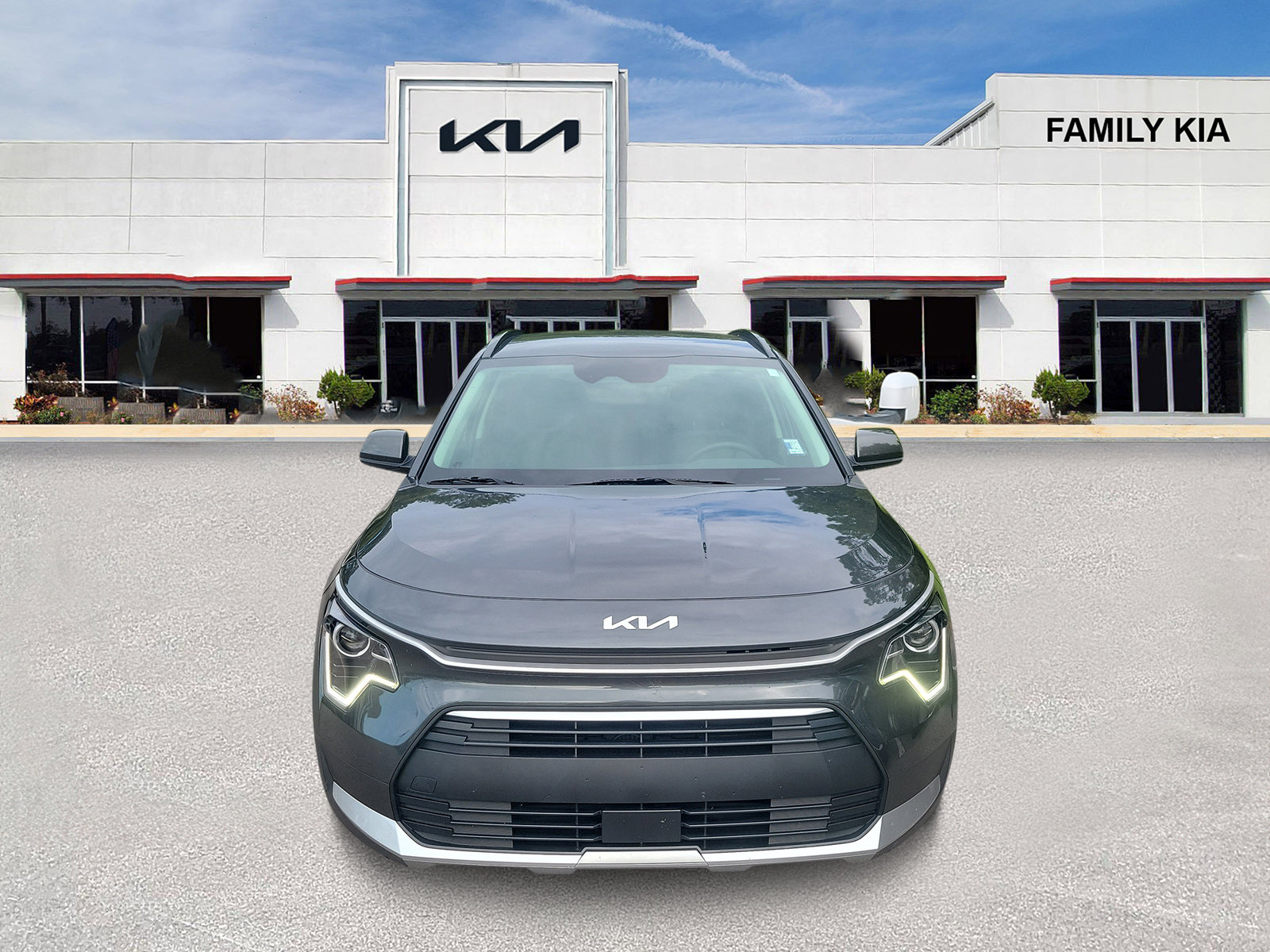 Certified 2025 Kia Niro EX FWD image 2