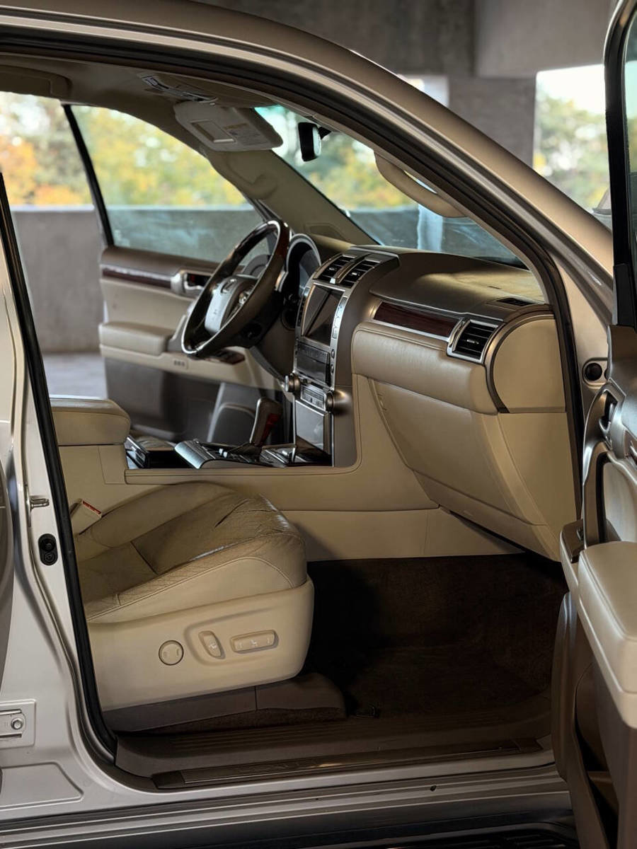 Used 2012 Lexus GX 460 image 9