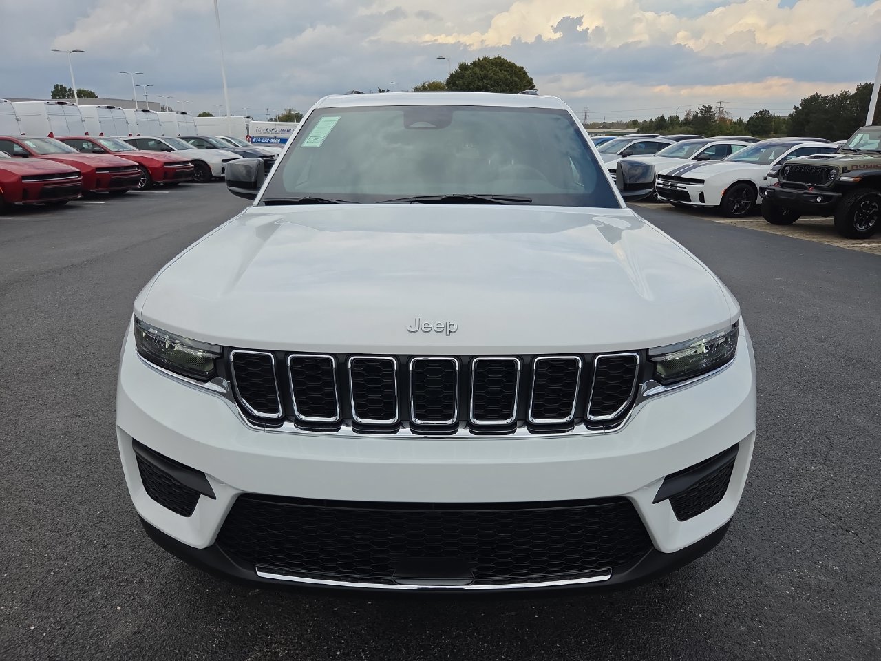 New 2027 Jeep Grand Cherokee Laredo X RWD image 24