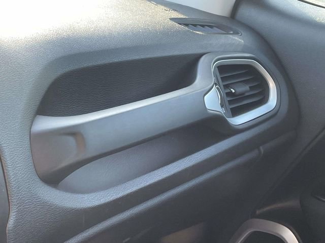 Used 2020 Jeep Renegade Latitude image 30