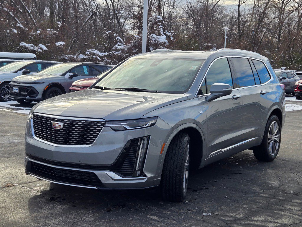 Certified 2025 Cadillac XT6 Premium Luxury FWD image 4