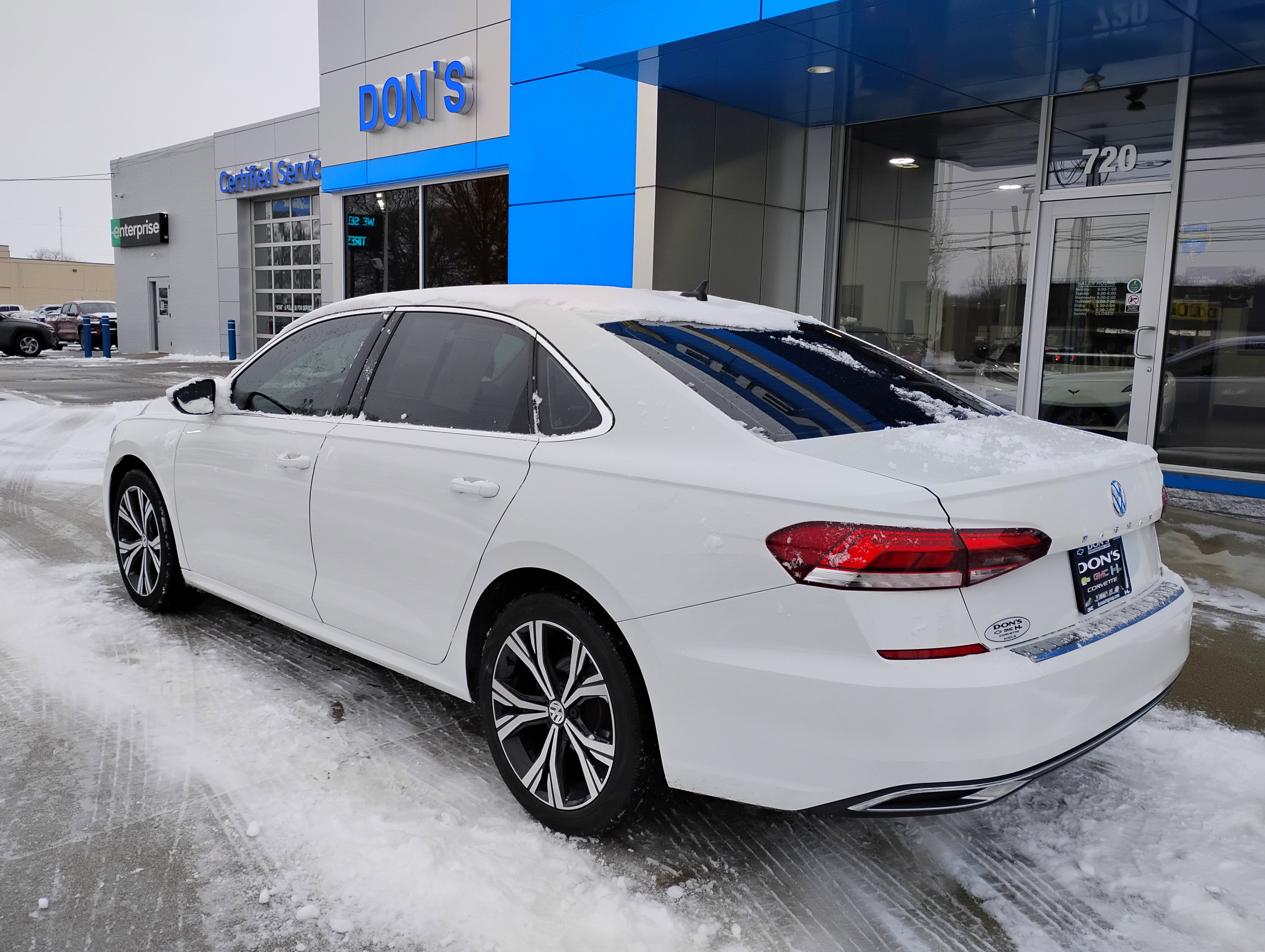 Used 2021 Volkswagen Passat 2.0T SE image 2