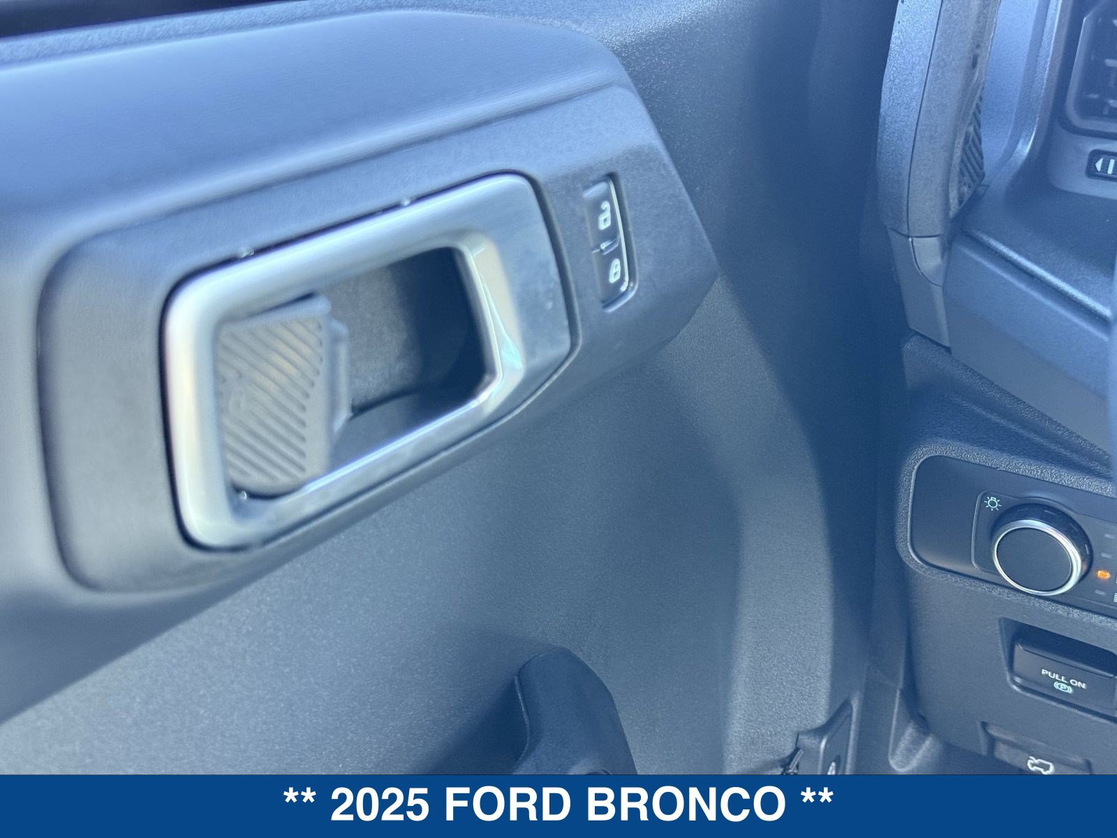 Used 2025 Ford Bronco Badlands AWD/4WD image 55
