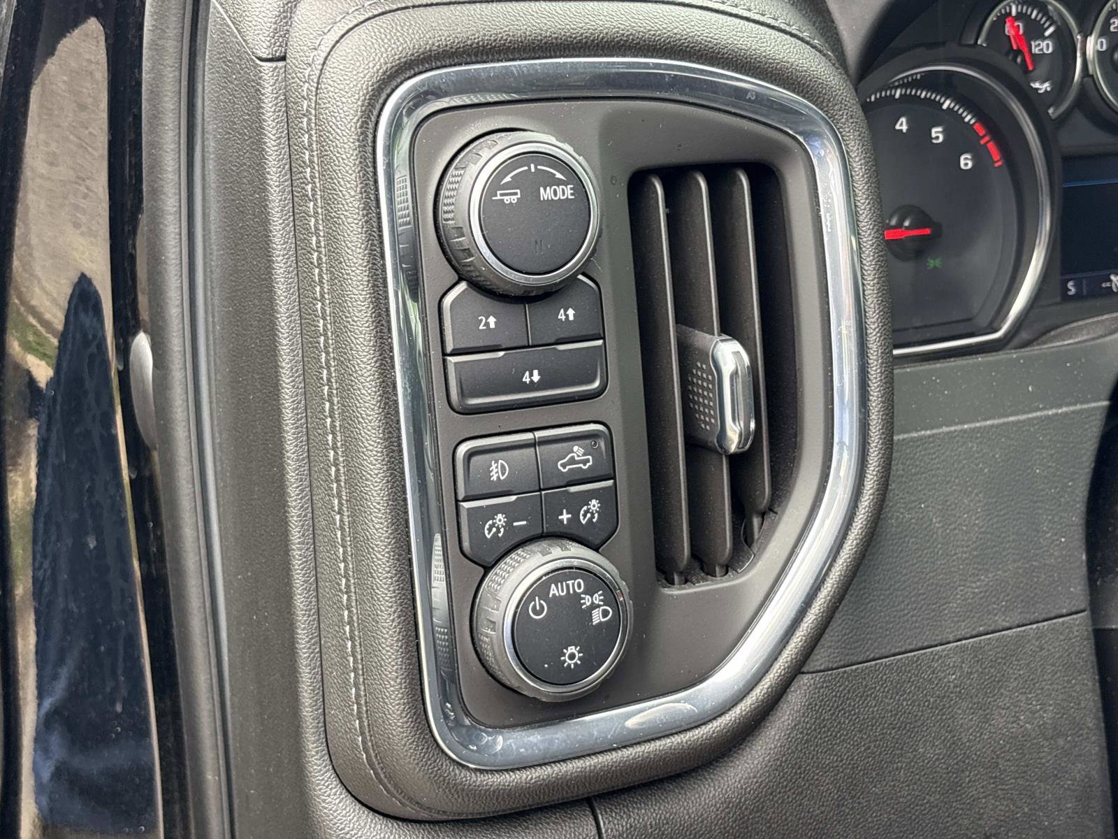 Used 2021 Chevrolet Silverado 2500 LT w/ Convenience Package AWD/4WD image 16