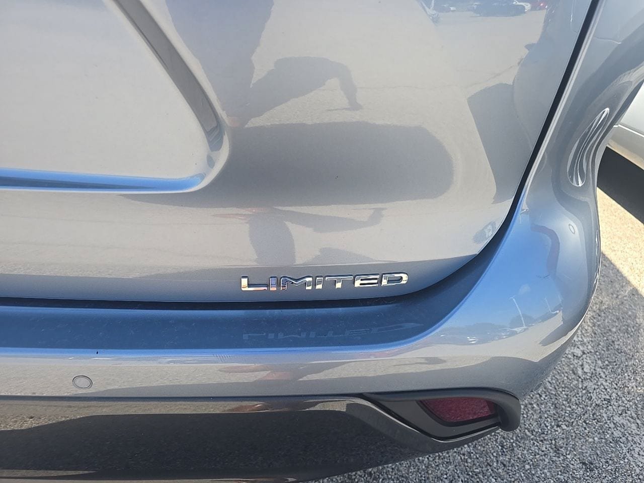 Used 2023 Toyota Highlander Limited FWD image 6