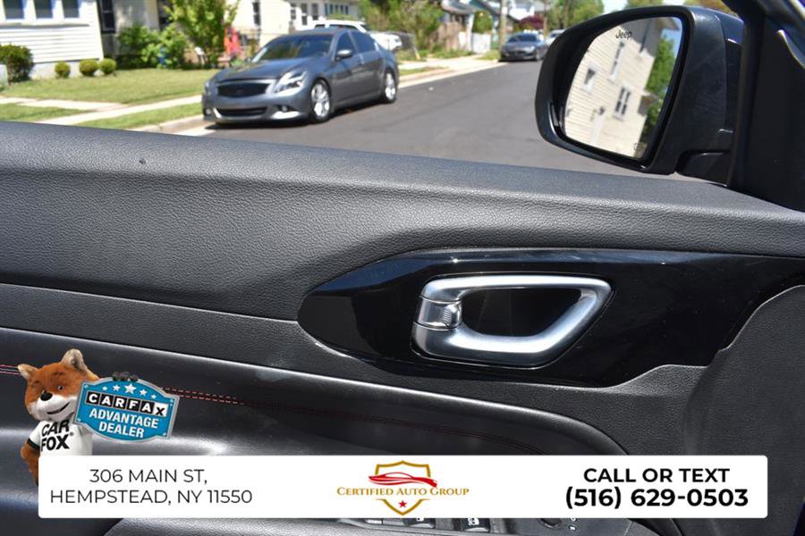 Used 2025 Jeep Compass Trailhawk AWD/4WD image 13