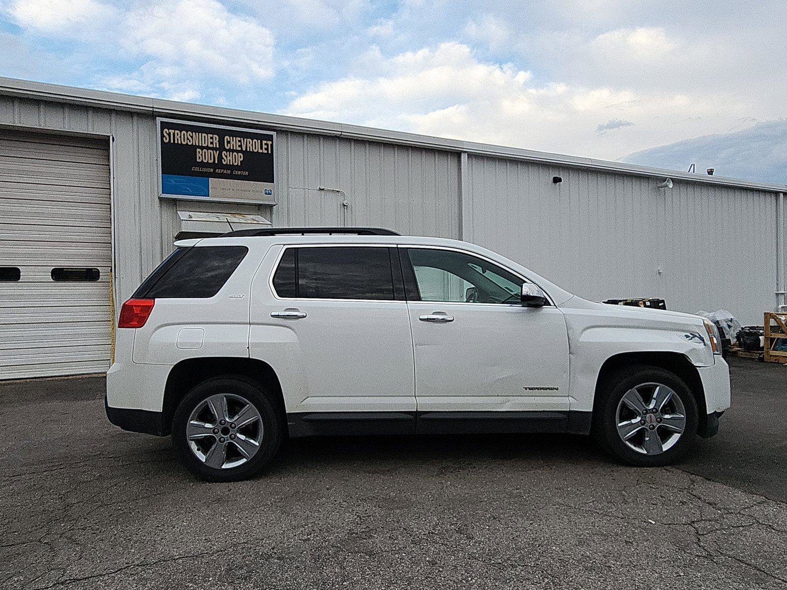 Used 2015 GMC Terrain SLT w/ Chrome Edition image 3