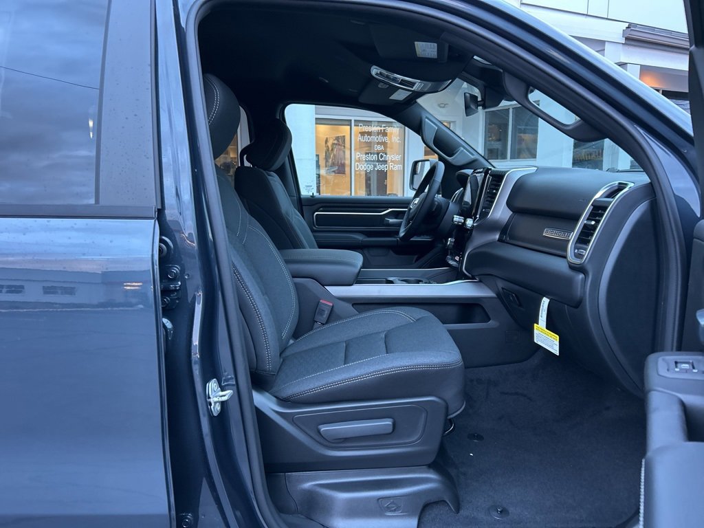 New 2026 RAM 1500 4x4 Crew Cab image 8