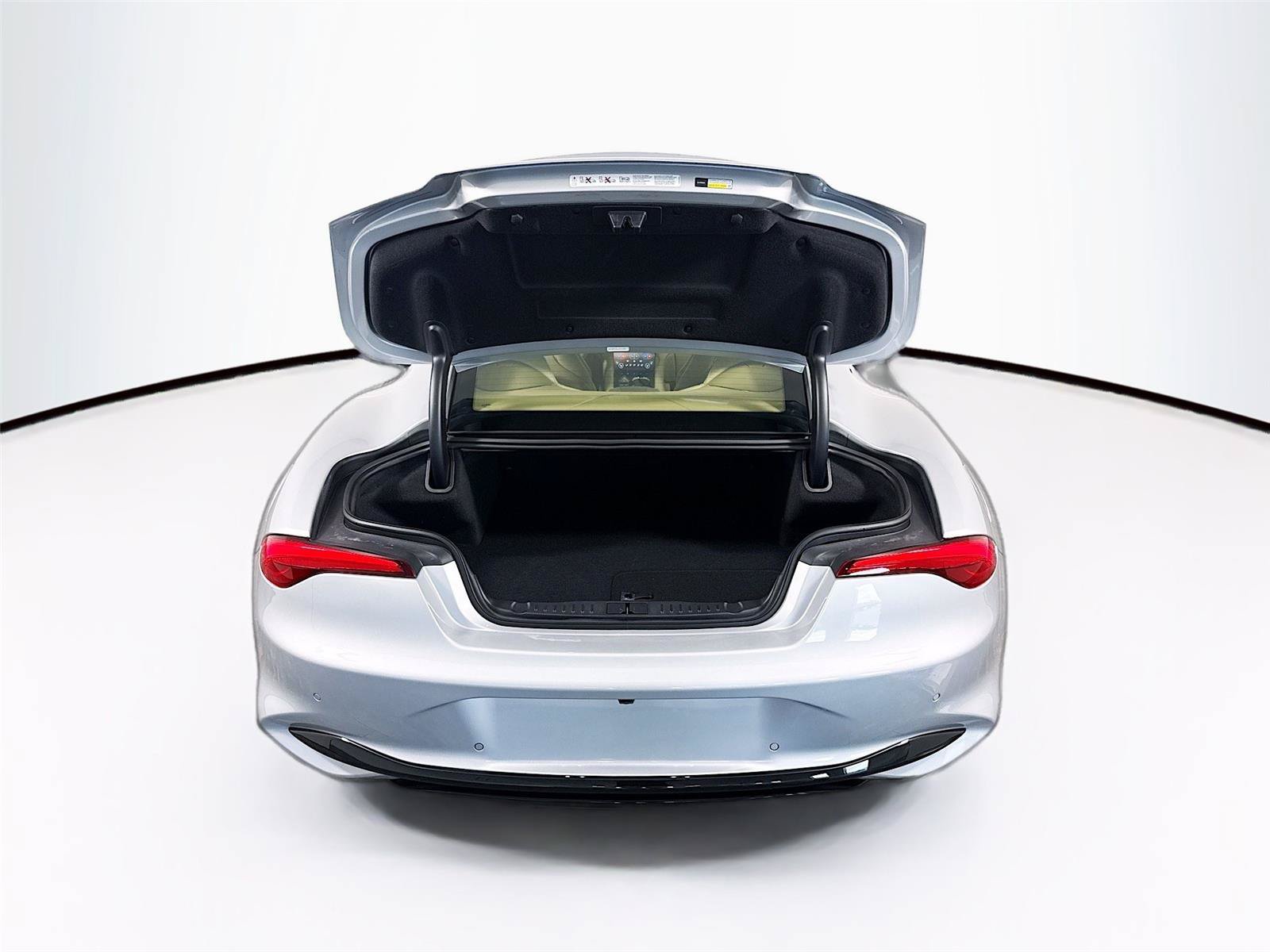 New 2025 Karma Revero Luxury RWD image 17