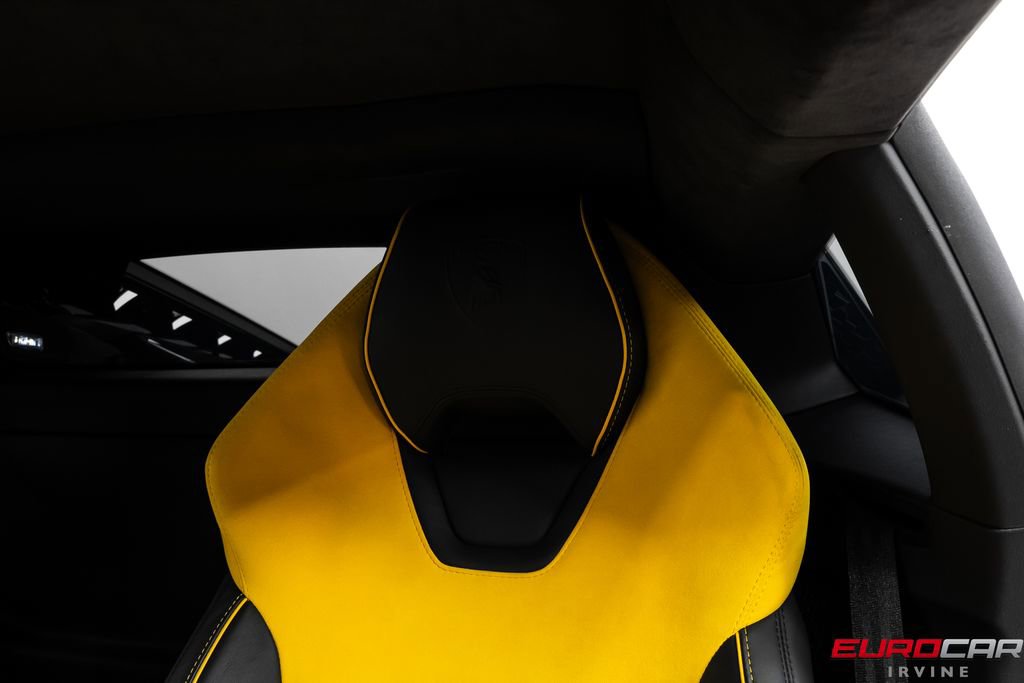Used 2022 Lamborghini Huracan EVO image 38