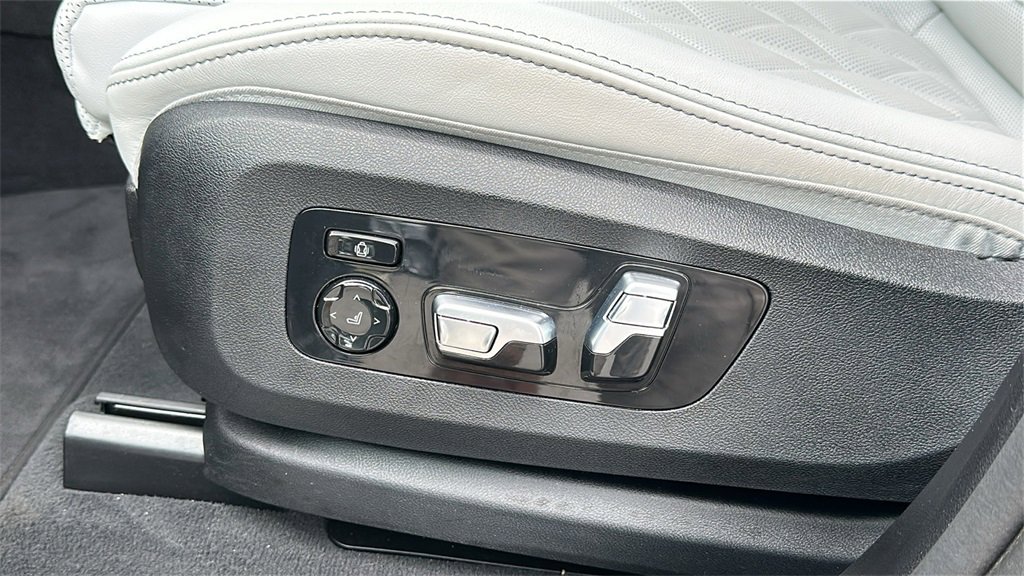 Used 2024 BMW X5 M60i w/ Climate Comfort Package image 11