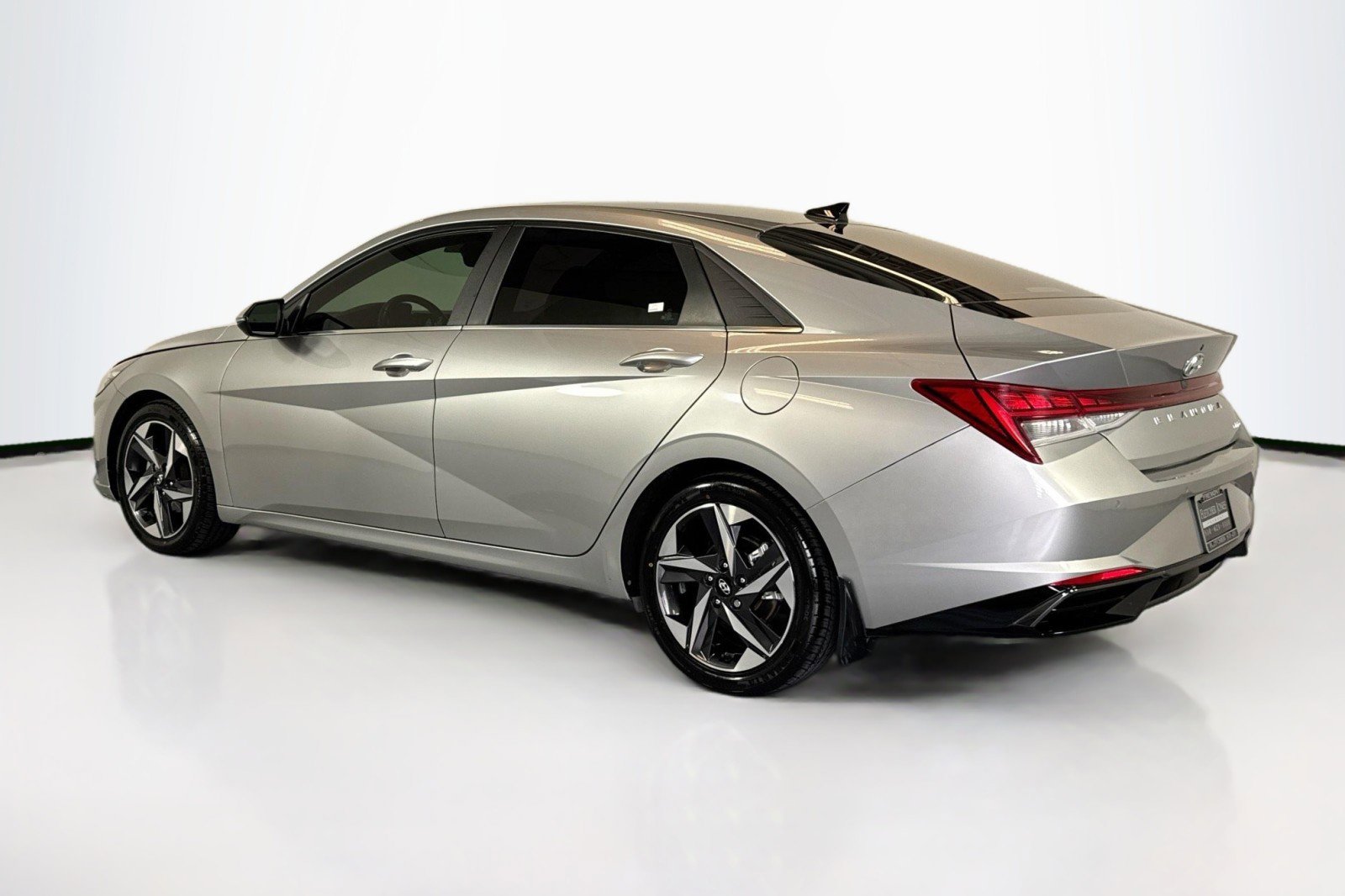 Used 2021 Hyundai Elantra Limited image 7