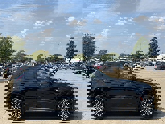 Used 2024 Cadillac XT4 Sport image 3