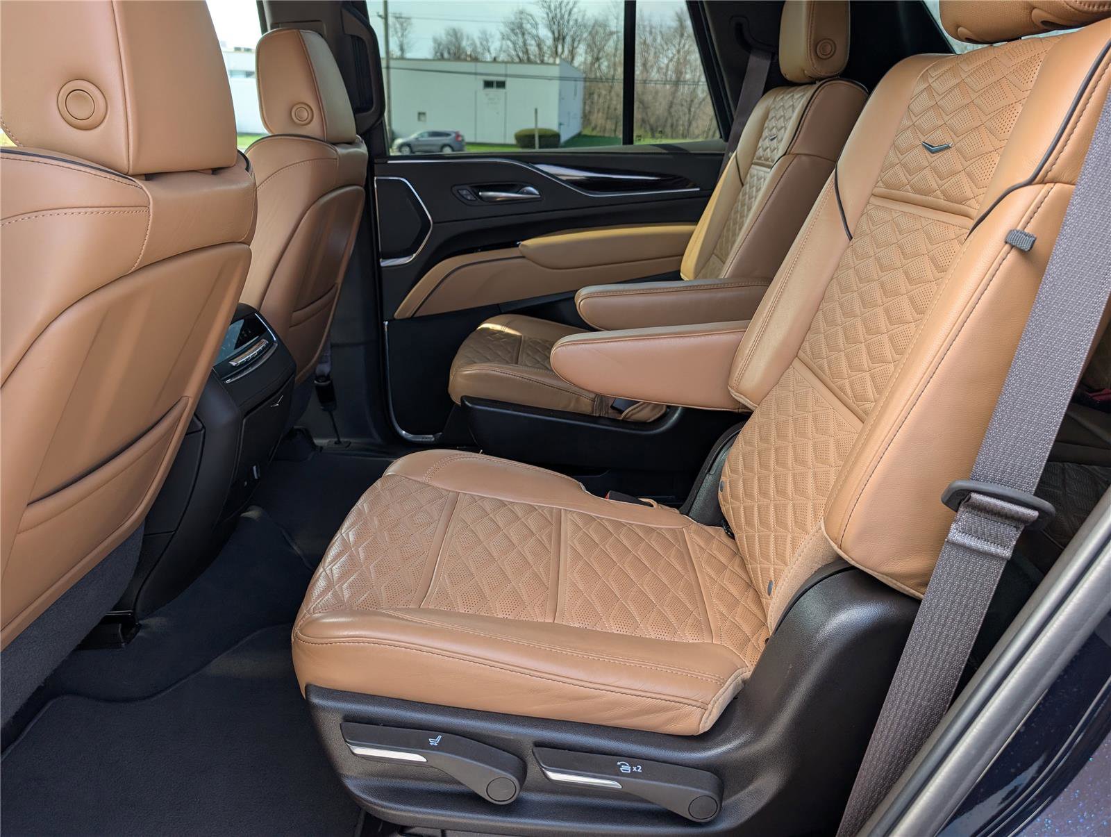 Used 2022 Cadillac Escalade Premium Luxury image 20