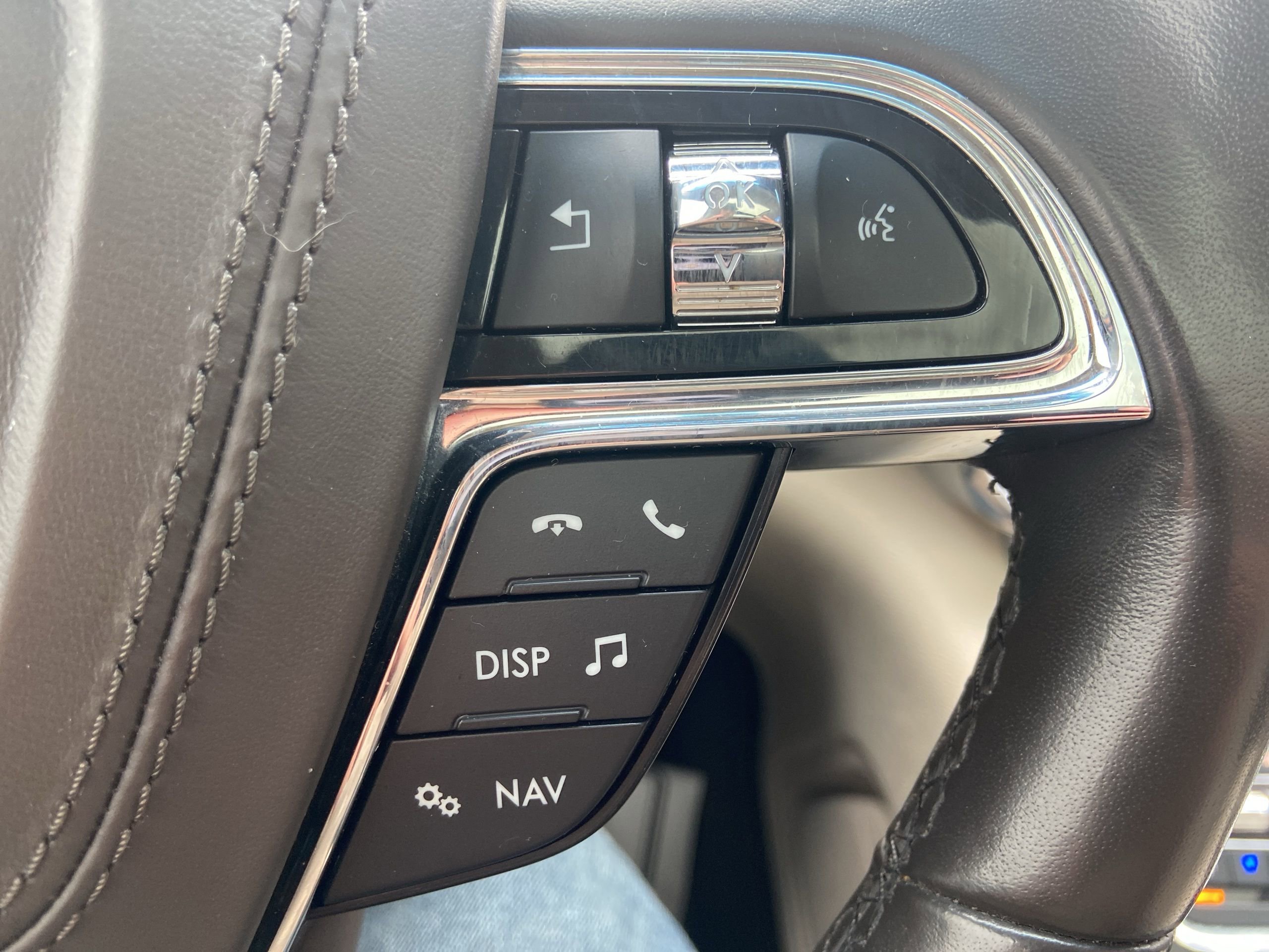 Used 2017 Lincoln Continental Select w/ Continental Climate Package image 31