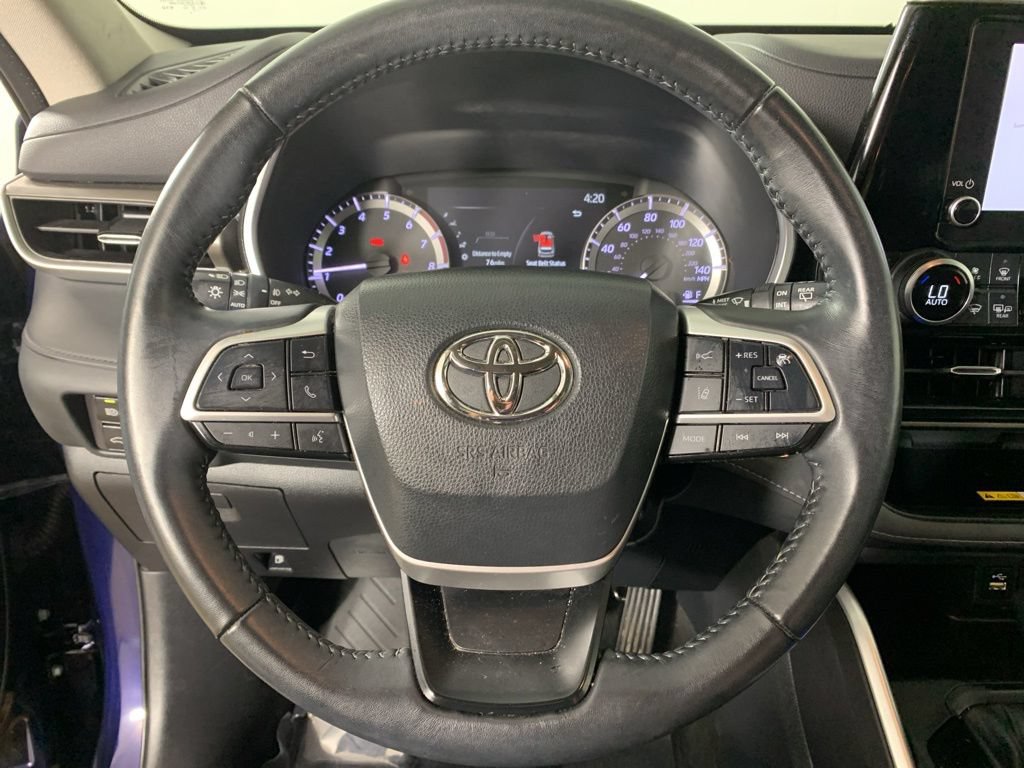 Used 2023 Toyota Highlander XLE AWD/4WD image 22