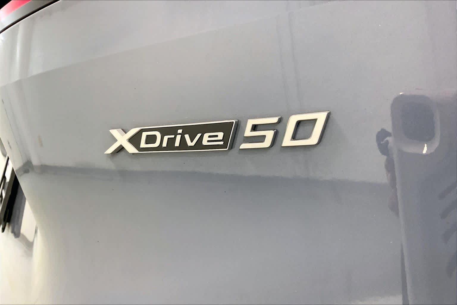 Used 2024 BMW iX xDrive50 w/ Sport Package AWD/4WD image 9
