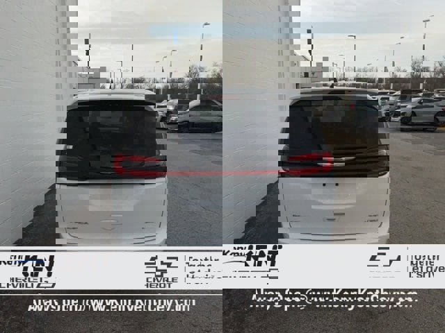 Used 2024 Chrysler Pacifica Limited image 7