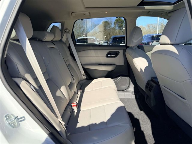 Used 2023 Nissan Rogue SV w/ SV Premium B Package image 11