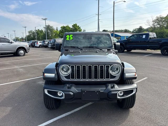 Used 2025 Jeep Wrangler Unlimited Sahara AWD/4WD image 5