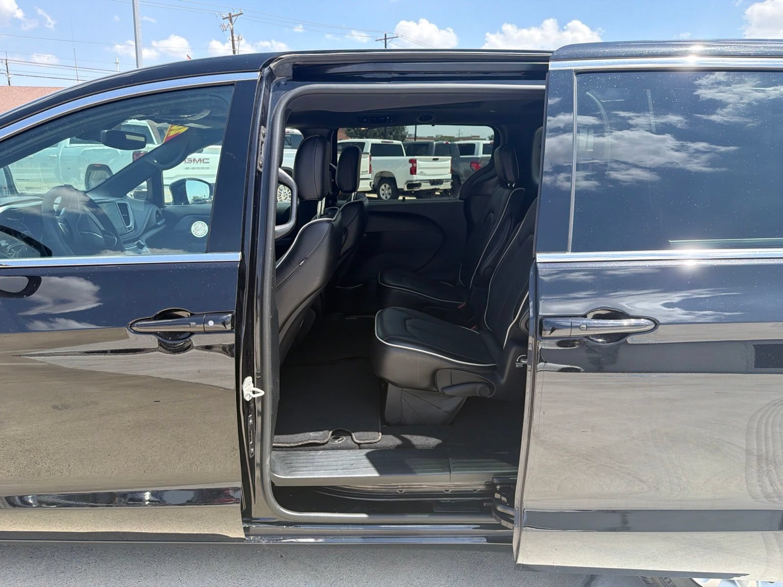 Used 2026 Chrysler Pacifica Limited FWD image 15