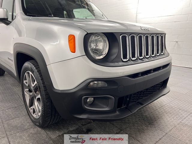 Used 2017 Jeep Renegade Latitude FWD image 10