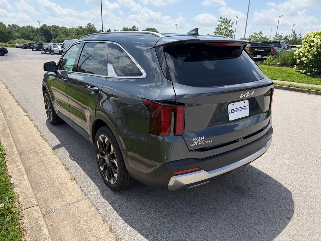 Used 2025 Kia Sorento EX FWD image 4