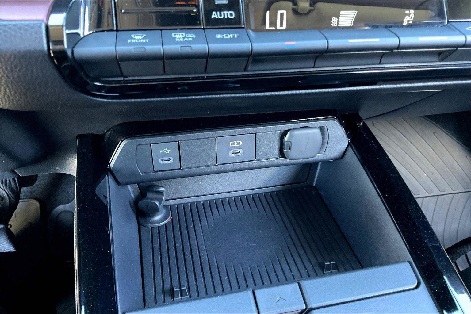 Certified 2025 Toyota Prius Plug-In Hybrid image 30