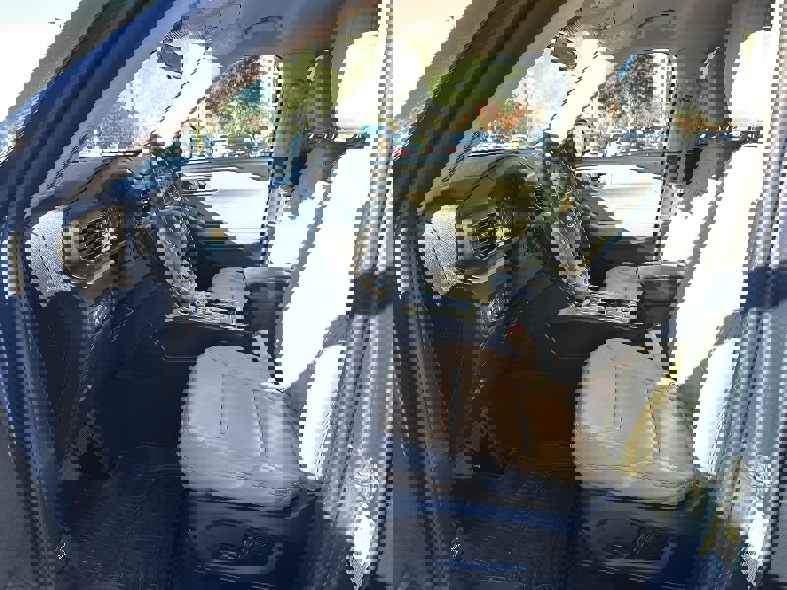 Used 2021 Ford Explorer XLT w/ Equipment Group 202A image 16