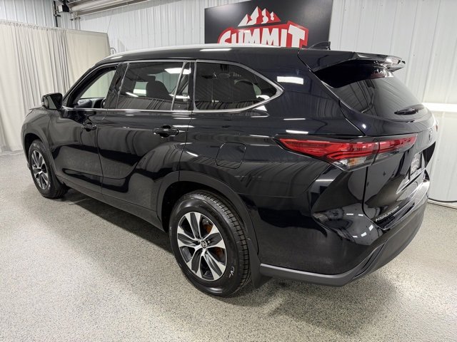 Used 2022 Toyota Highlander XLE image 6
