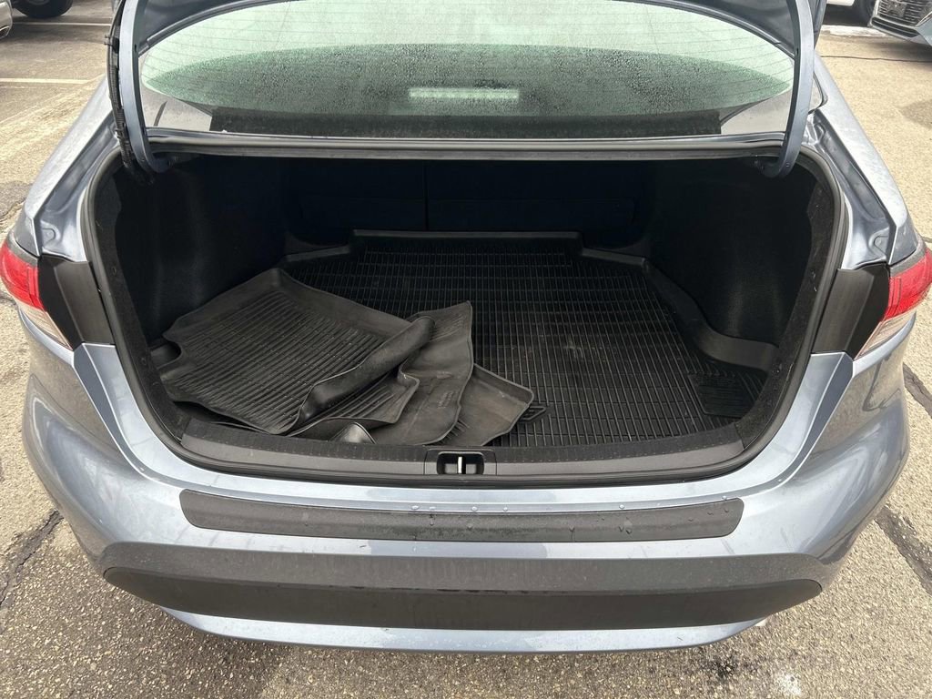 Used 2022 Toyota Corolla LE image 12