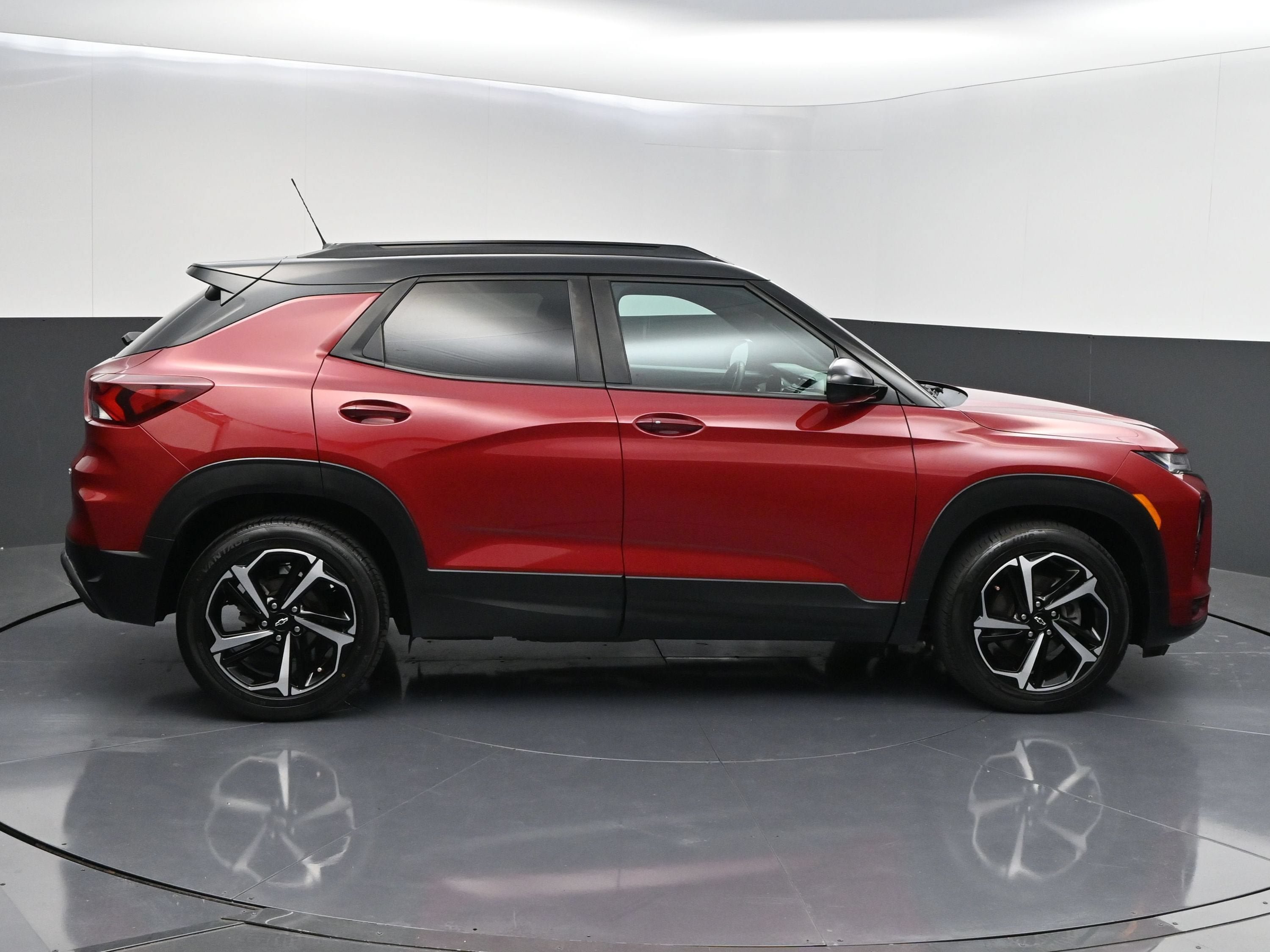 Certified 2021 Chevrolet TrailBlazer RS w/ Sun and Liftgate Package FWD image 9