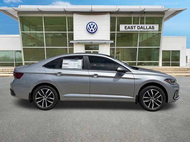 New 2026 Volkswagen Jetta SE image 2