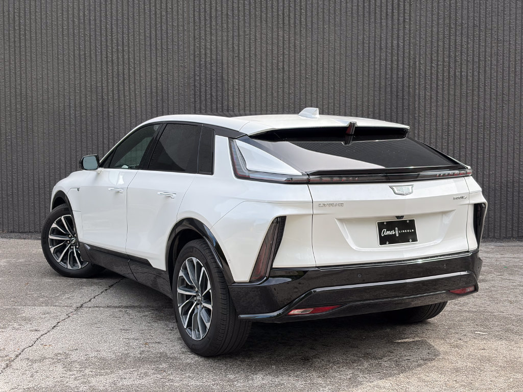 Used 2024 Cadillac Lyriq Sport AWD/4WD image 5