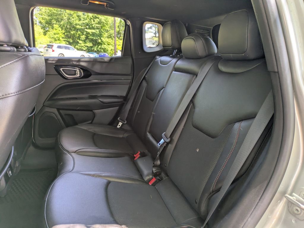 Used 2025 Jeep Compass Trailhawk AWD/4WD image 13
