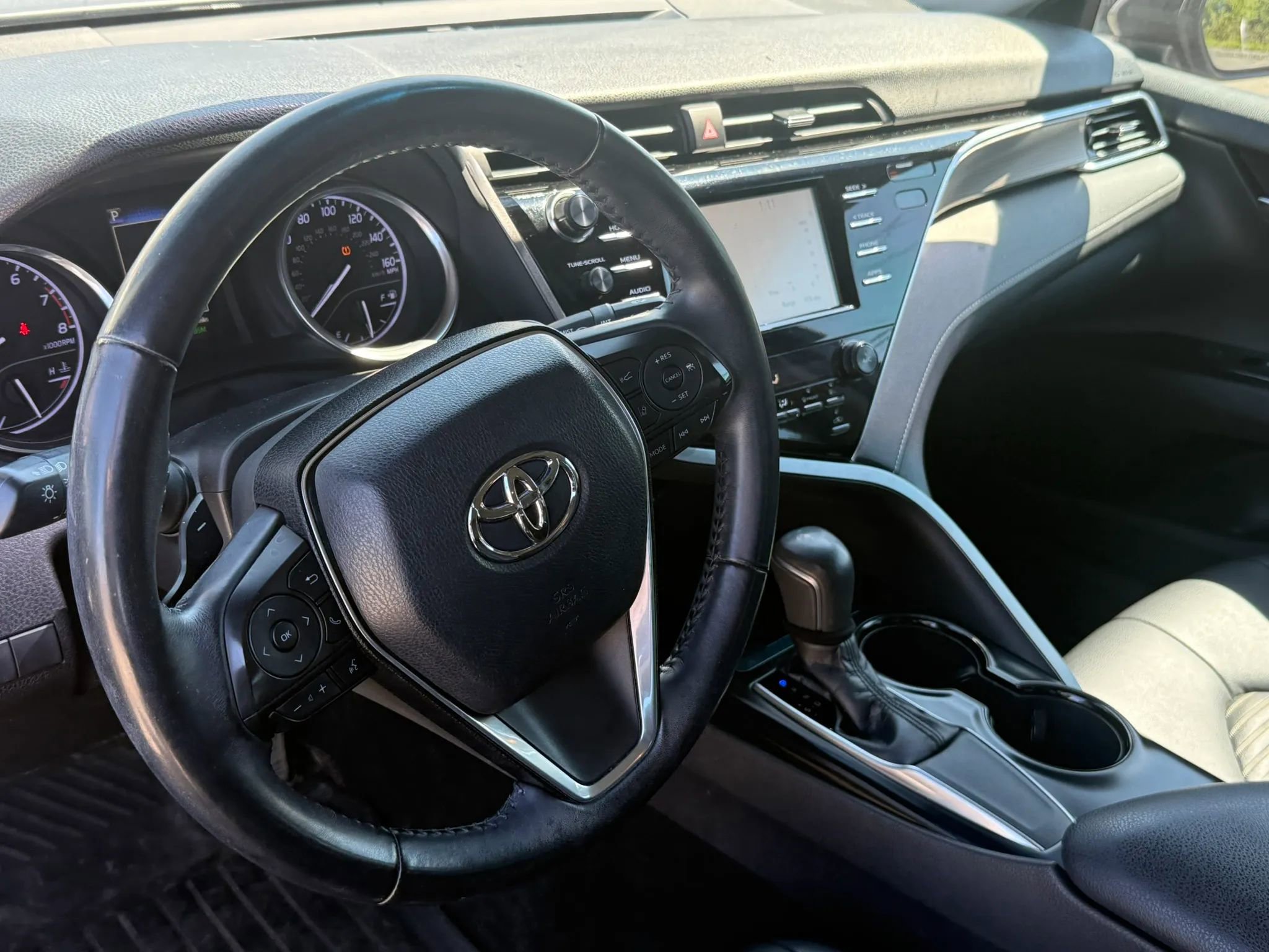 Used 2018 Toyota Camry SE w/ Convenience Package FWD image 9