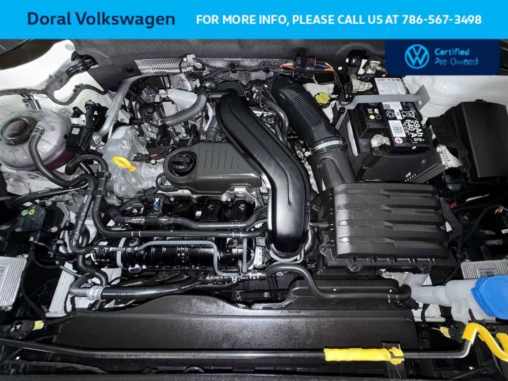 Used 2025 Volkswagen Taos SEL AWD/4WD image 12