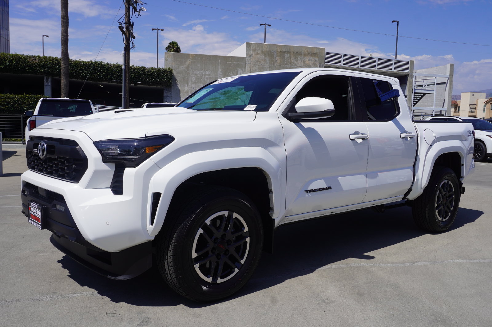 Used 2024 Toyota Tacoma TRD Sport w/ TRD Sport Upgrade Package AWD/4WD image 4