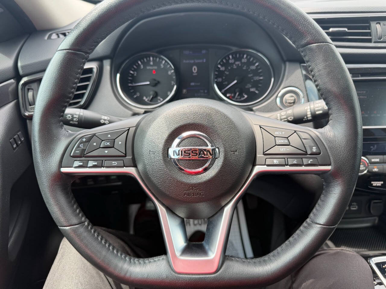 Used 2018 Nissan Rogue SV w/ Sun & Sound Touring Package AWD/4WD image 17