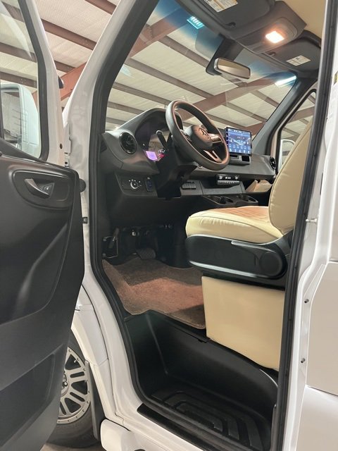 Used 2023 Mercedes-Benz Sprinter 2500 image 9