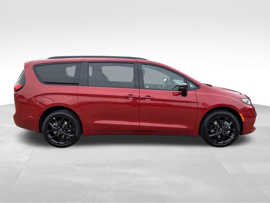 New 2026 Chrysler Pacifica Select image 6