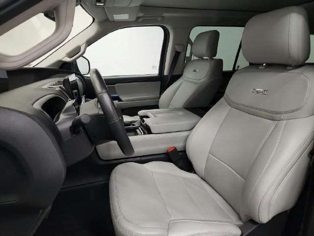 Used 2025 Ford Expedition Platinum w/ Driver's Package AWD/4WD image 19